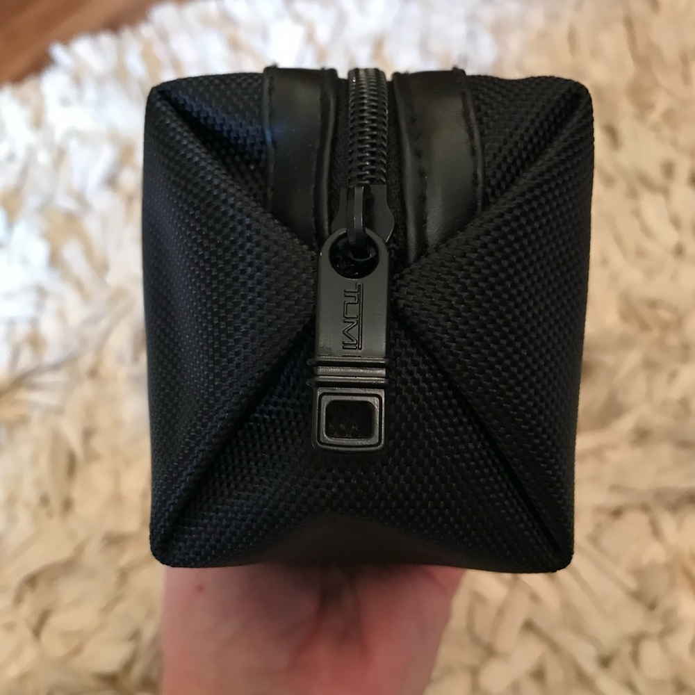 Tumi Cosmetic Case Dock Kit - image 3